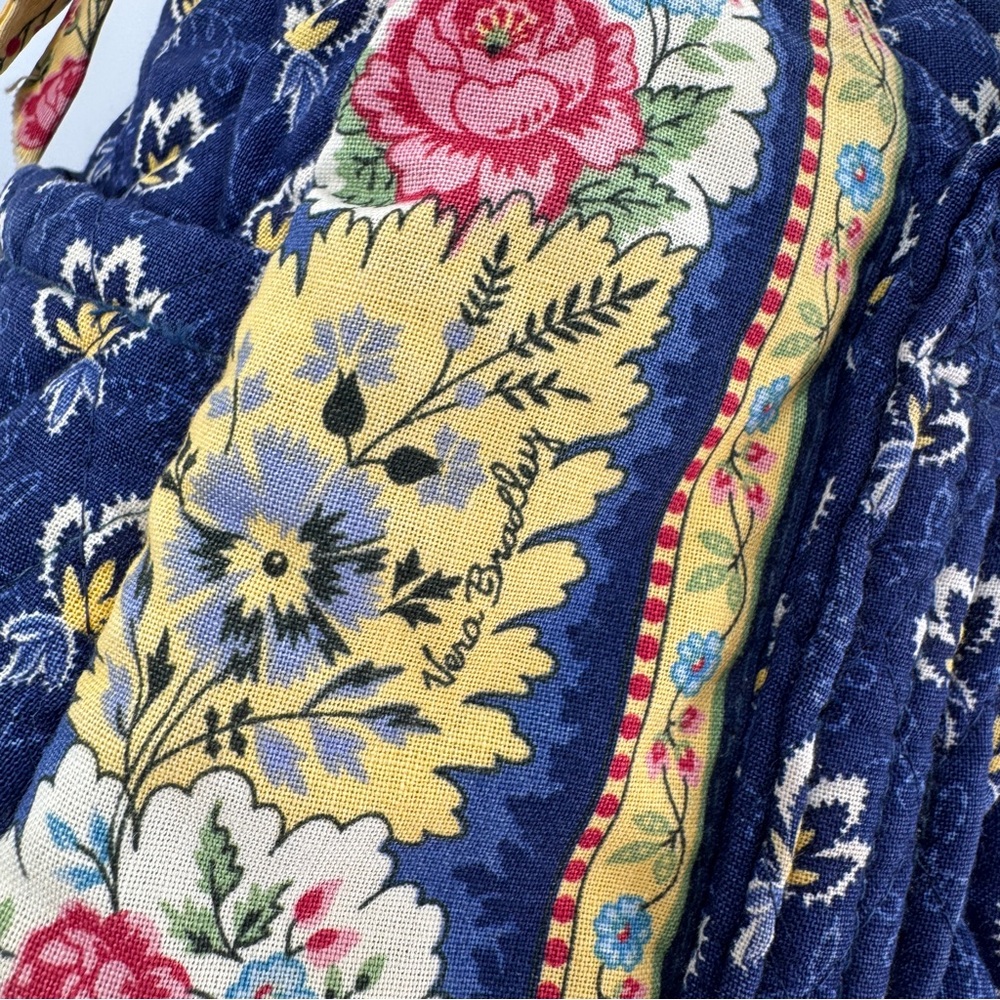 2 VTG Vera Bradley Cottagecore Floral Barrel Bag Butter/Navy & Elephant Bag - Picture 4 of 16